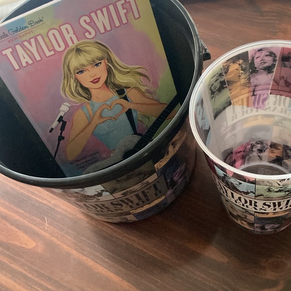 🔥 FINAL DROP🔥 THE ERAS TOUR ⭐️NWT Taylor Swift The Eras Tour Popcorn bucket - Picture 4 of 4